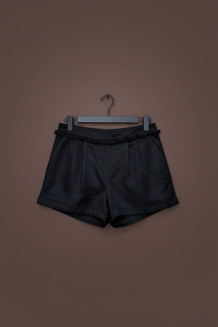 Tailored short size 6