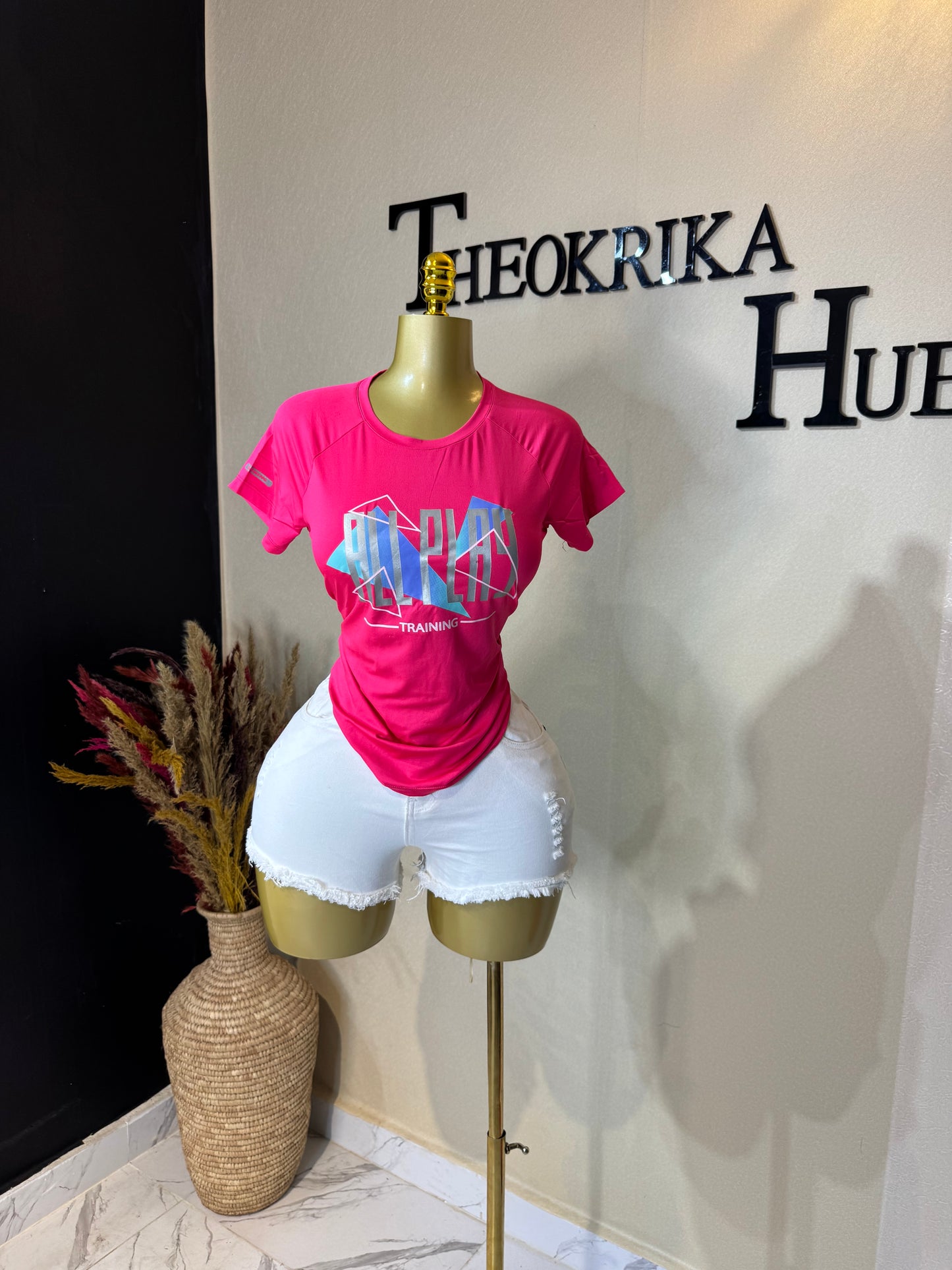 Roundneck top size 6/8