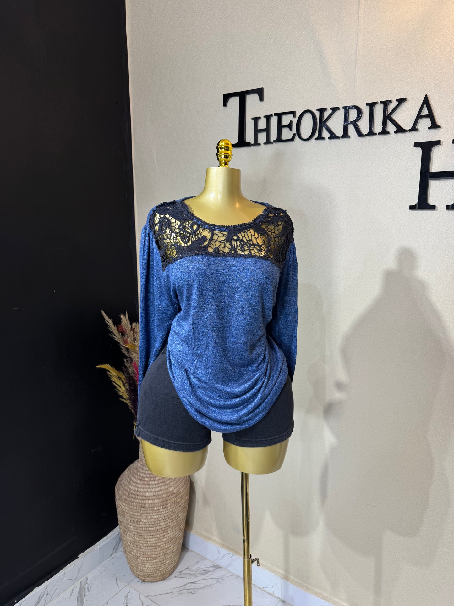 Knitted long sleeve size 16/18