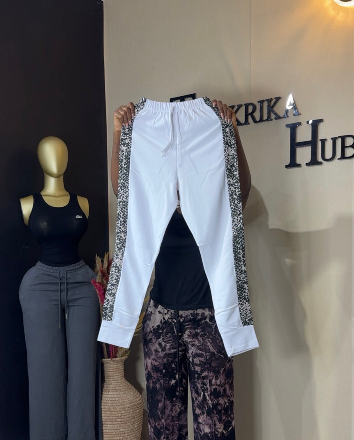 Joggers size 4/6/8 L41