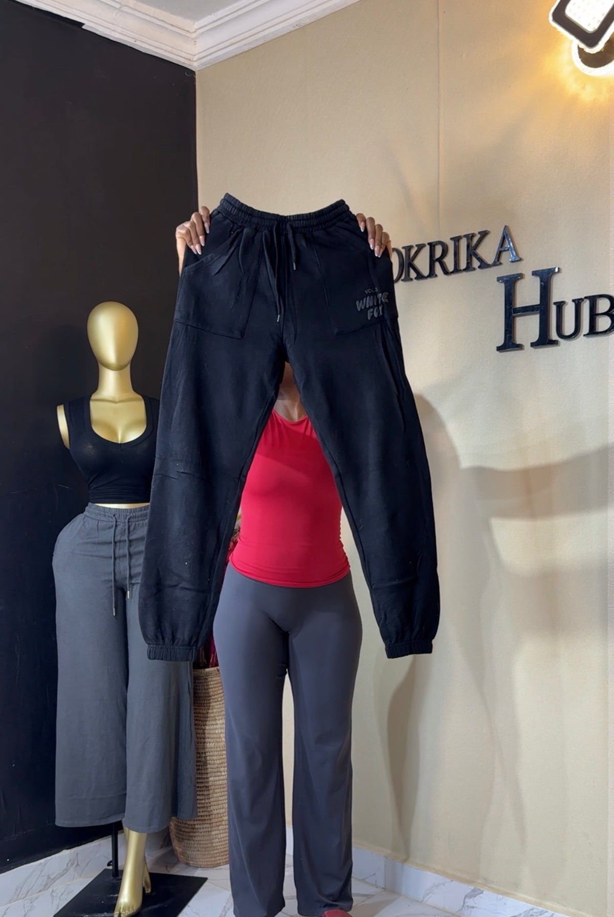 Joggers size 6/8 L 43