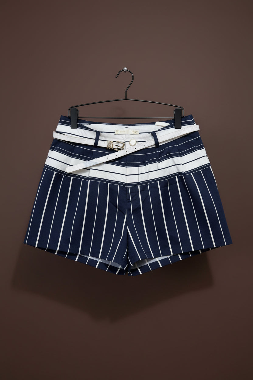 Tailored short size 6/8 (no belt)