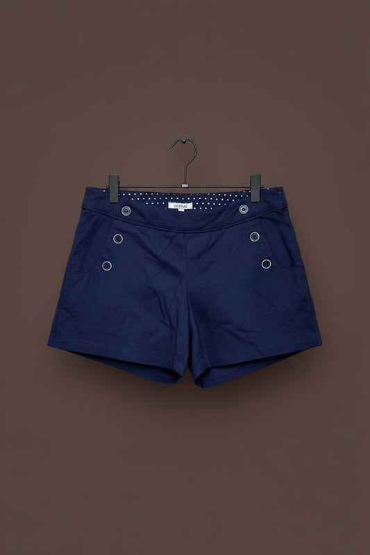 Tailored short size 8