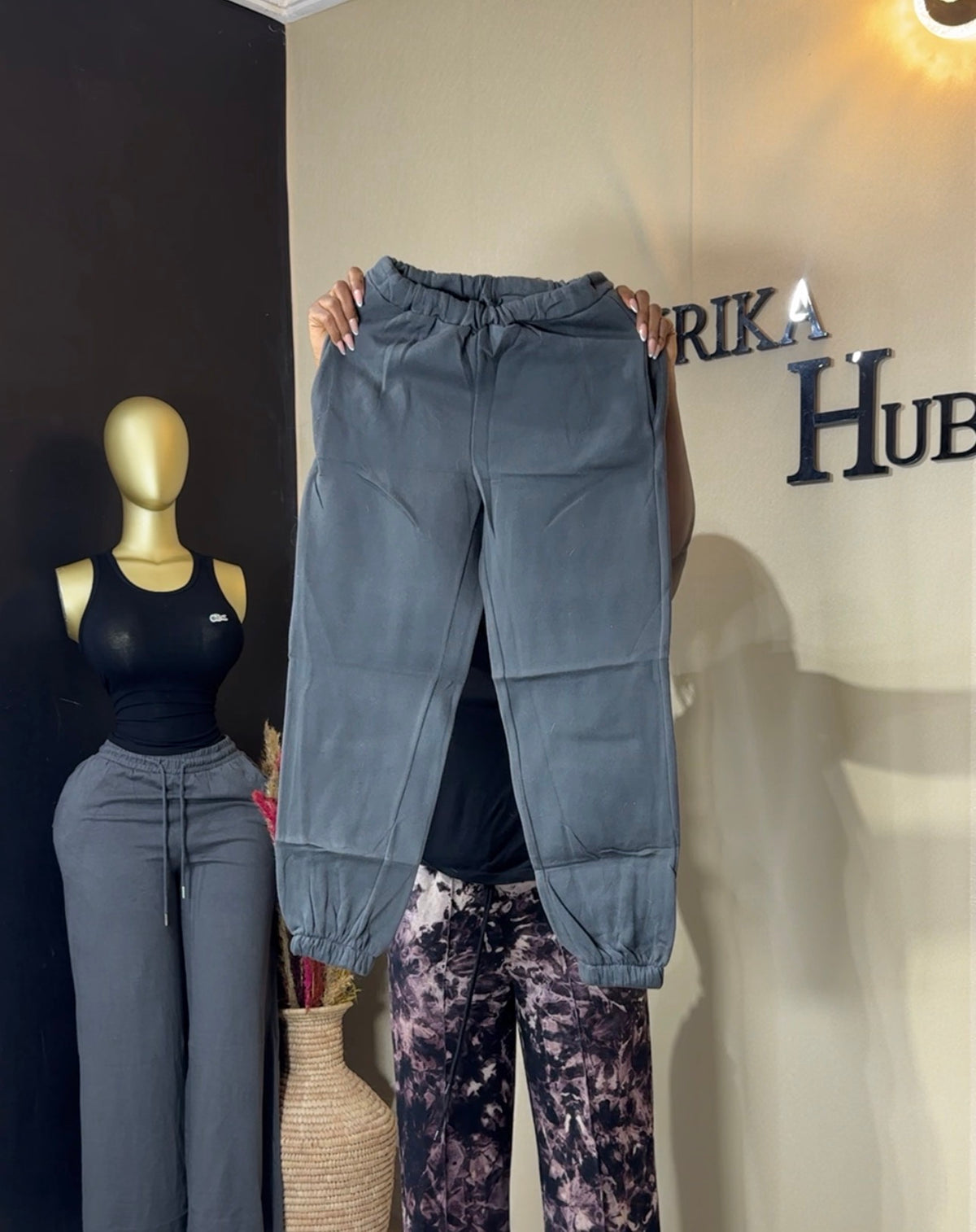 Joggers size 6/8 L-40