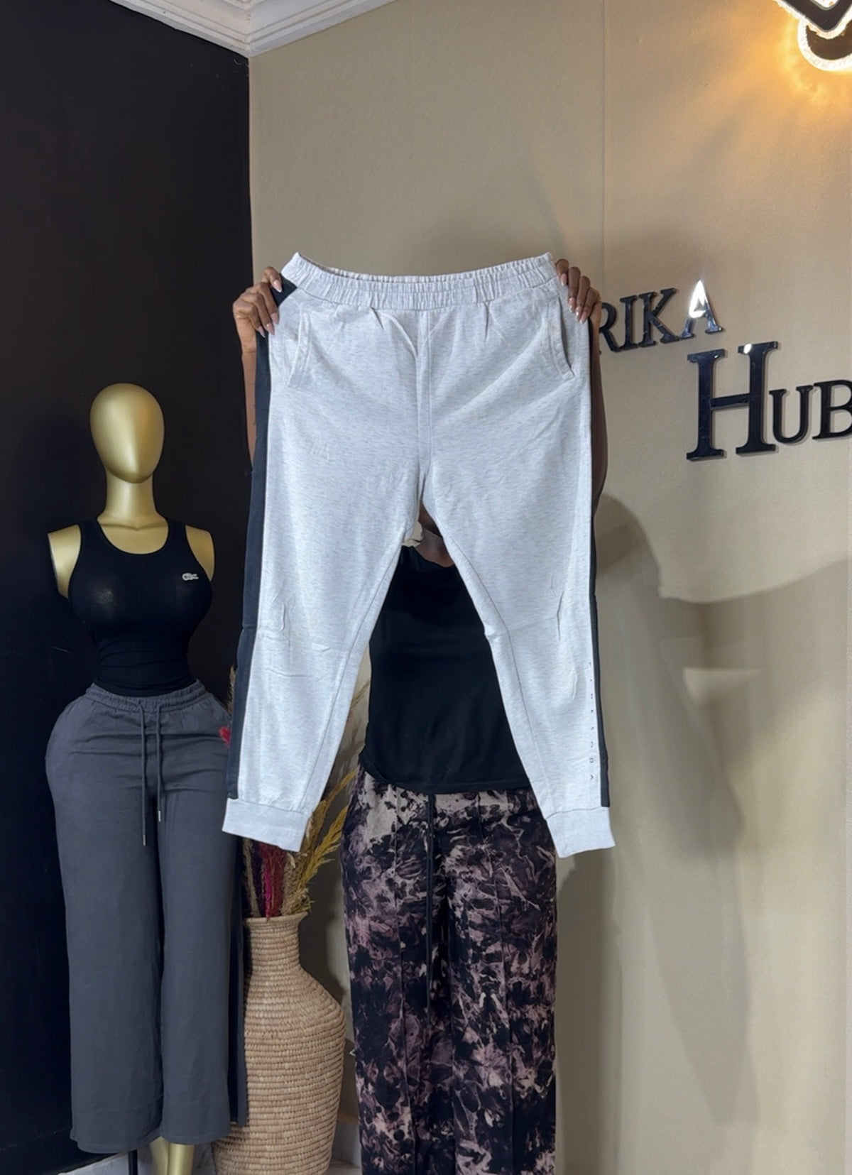 Joggers size 16/18 L-40