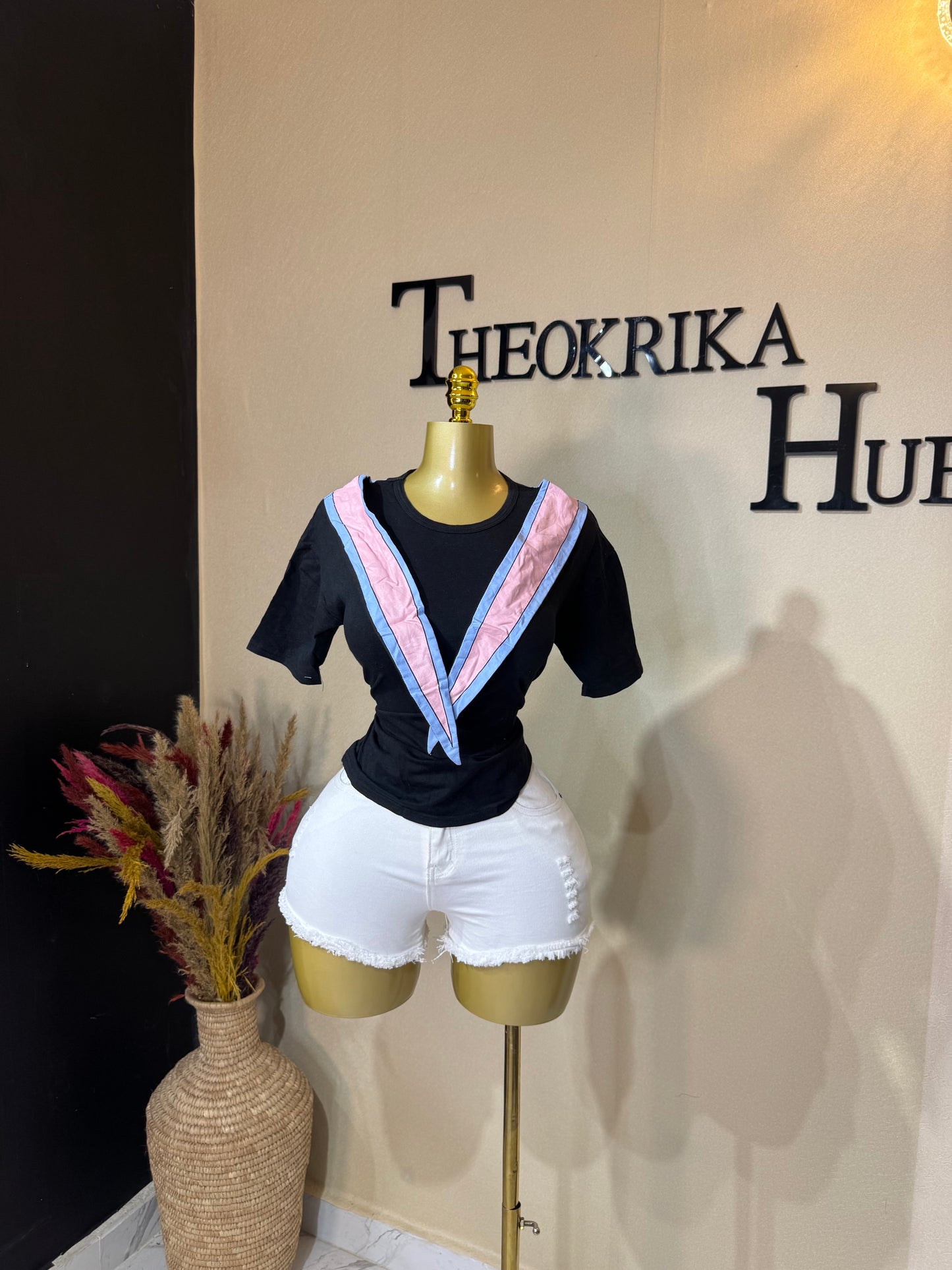 Roundneck top size 6/8