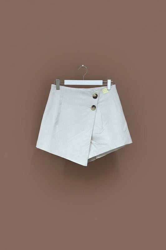 Tailored short size 6