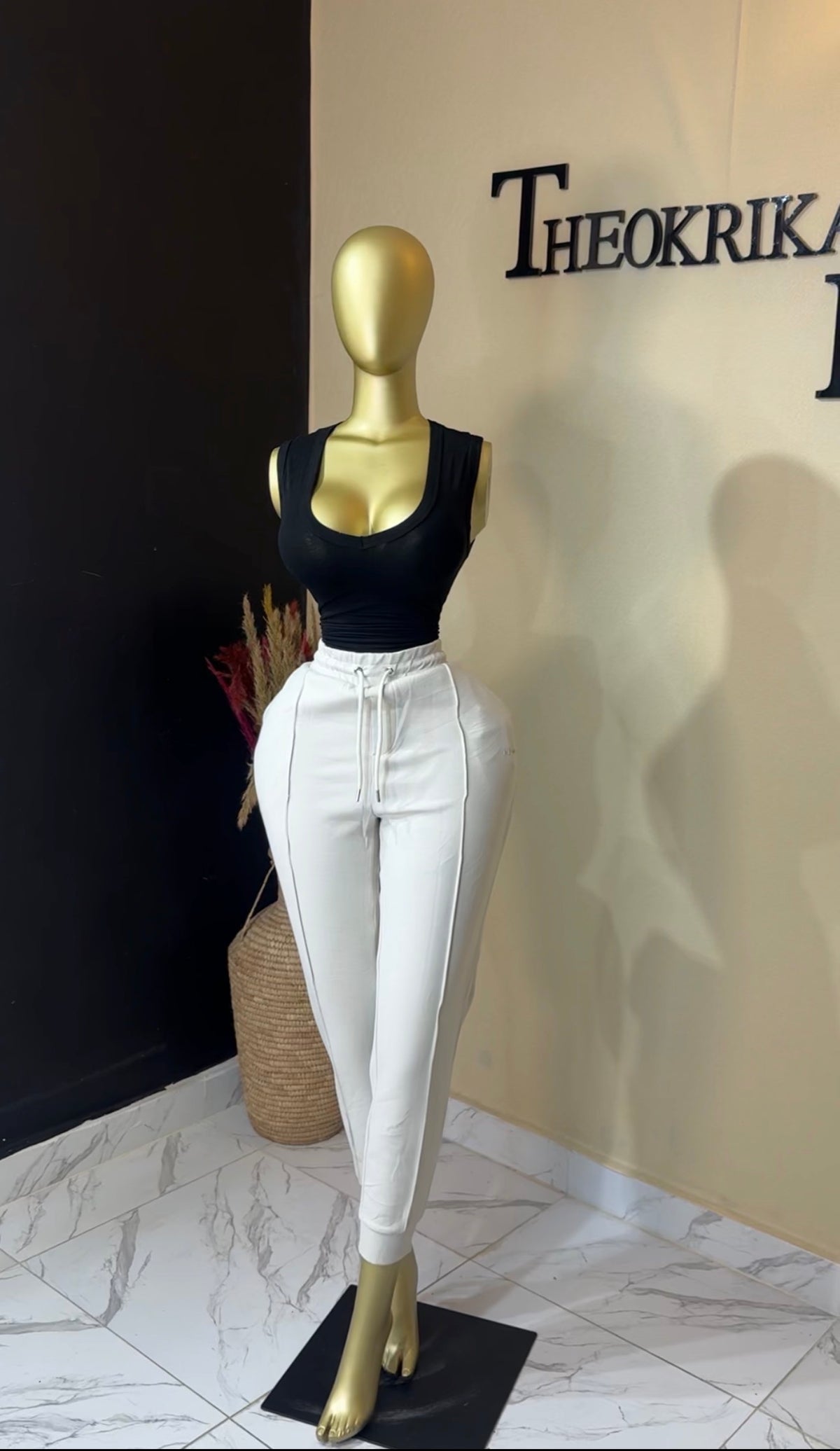 Joggers size 20/22/24 L44