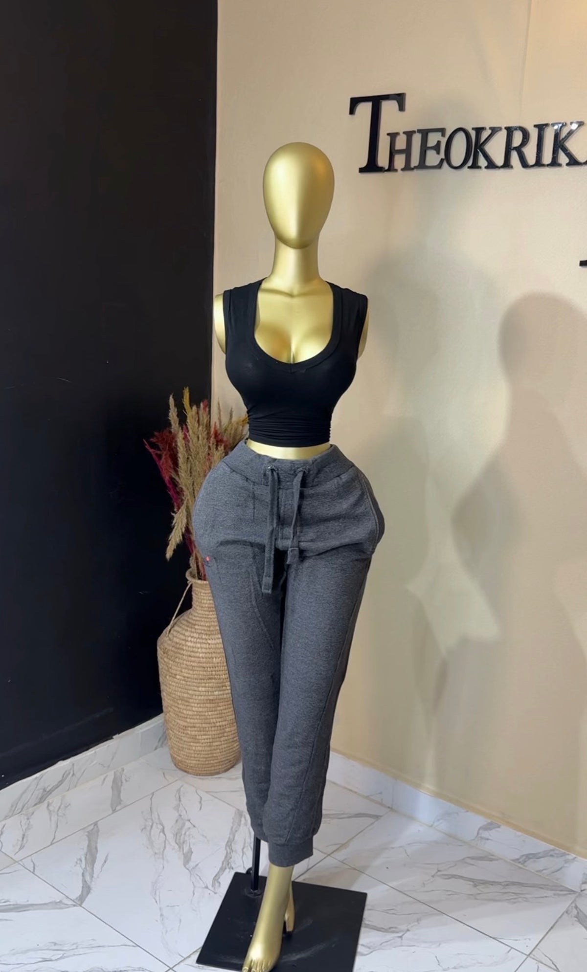 Joggers size 16 L44