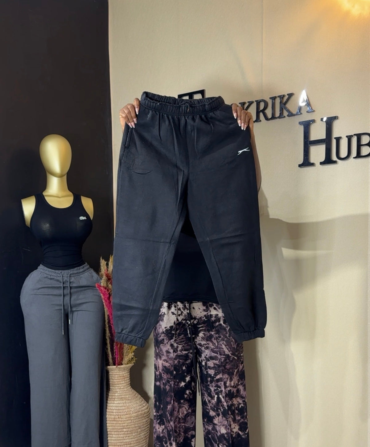 Joggers size 6/8/10 L-39