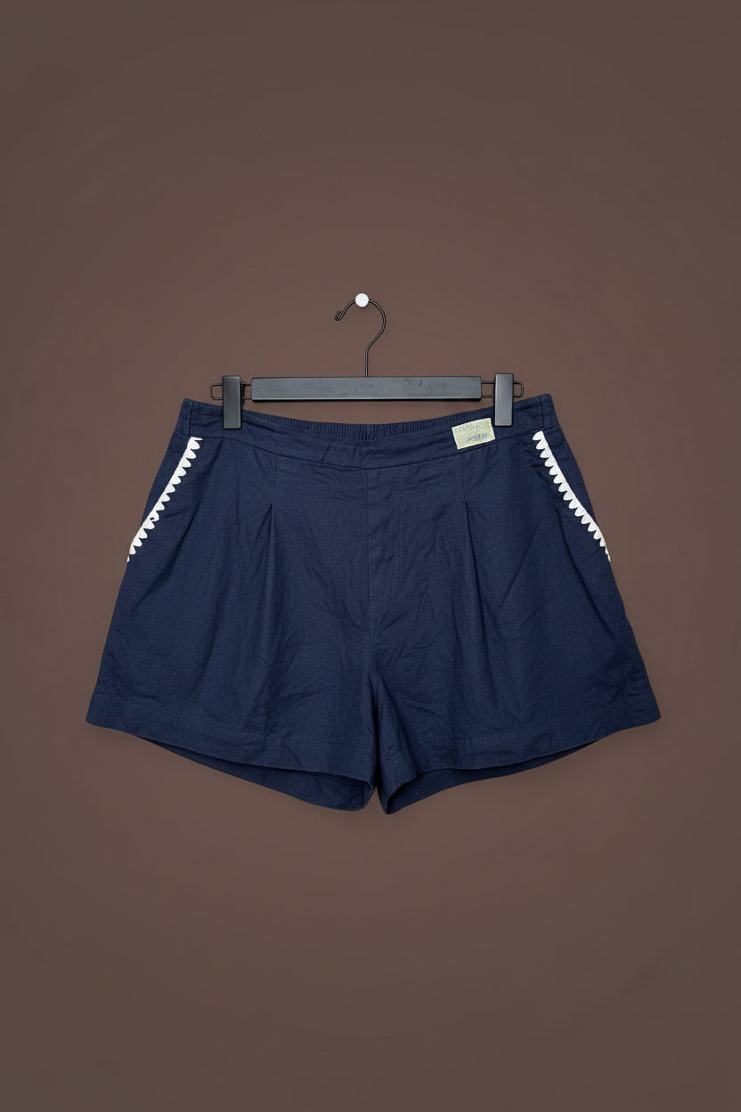 Tailored short size 8