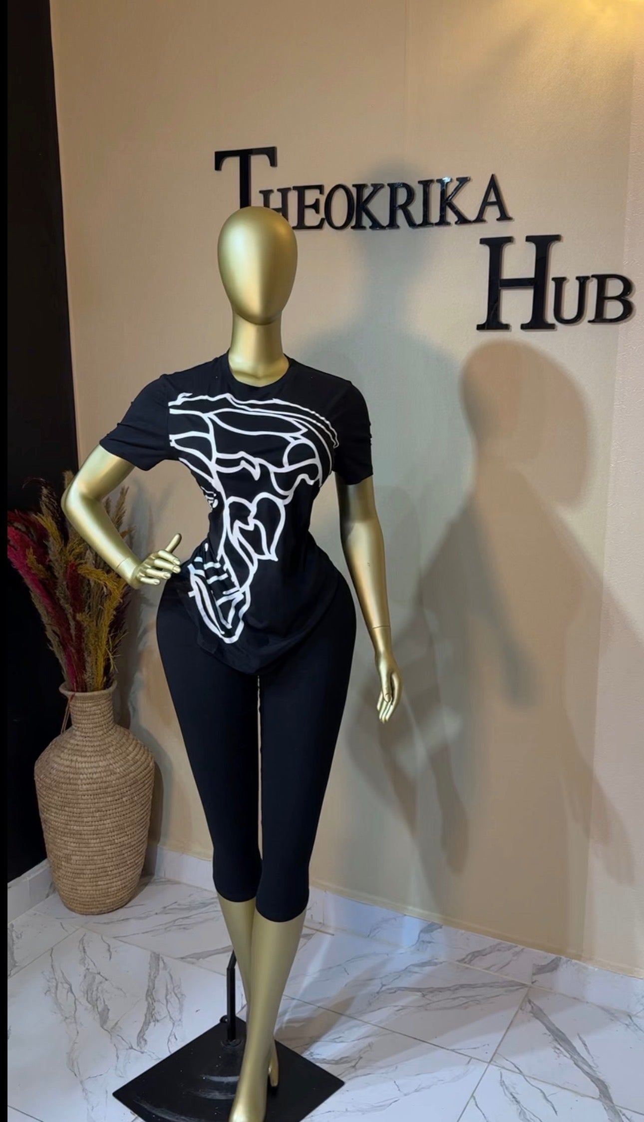 Roundneck top size 10/12