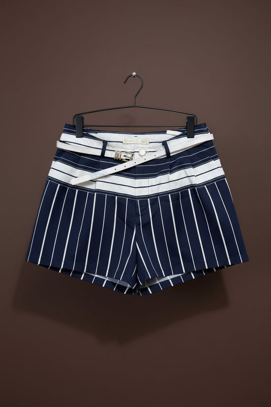 Tailored short size 6/8 (no belt)