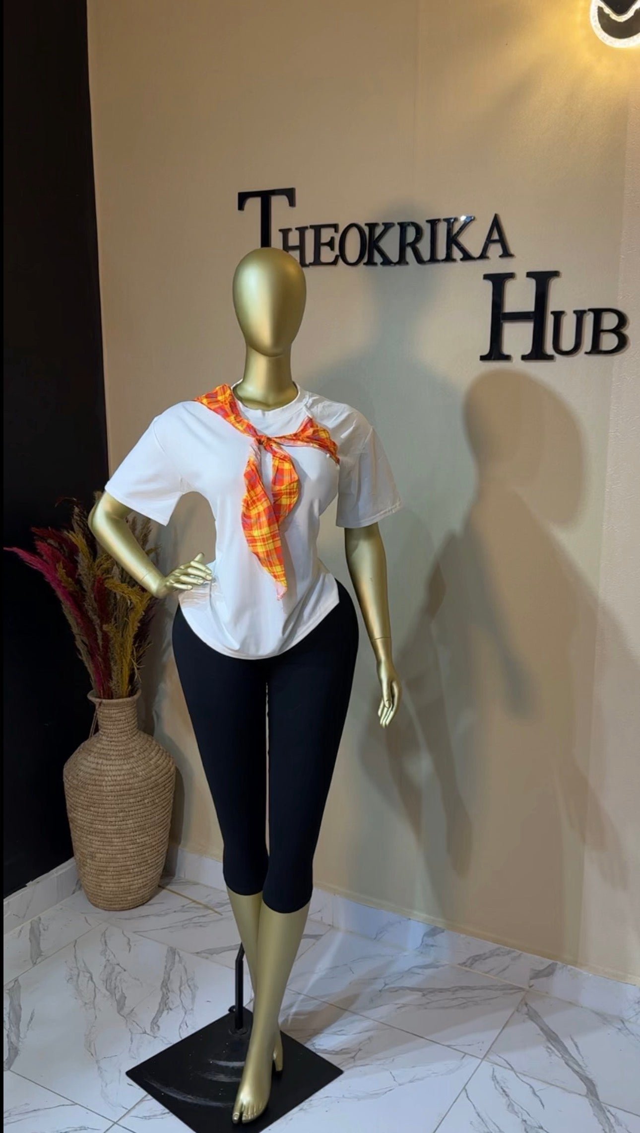 Roundneck top size 10/12